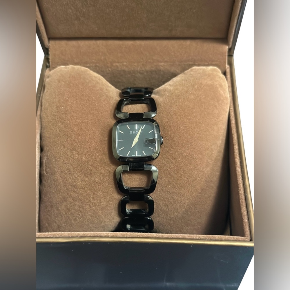 🎀Beautiful Gucci watch🎀 - Picture 3 of 5